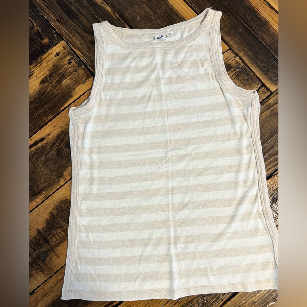 Women’s Gap Knit Tank Size Medium